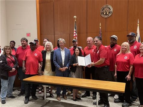 Were With You Lucas County Commissioners Pledge To Support Uaw