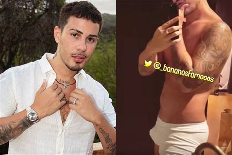 Carlinhos Maia exibe volume grande na cueca Fotos de Pênis