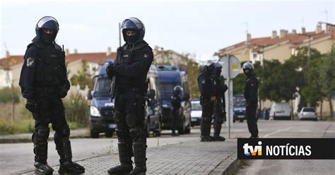 Dois Detidos Em Buscas No Bairro Da Ameixoeira Tvi Notícias