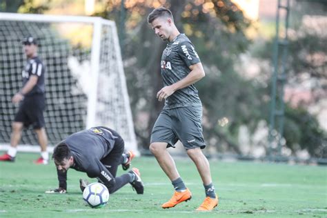 Galdezani valoriza sequência no time e se habilita para atuar como 1º