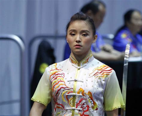 2 hot girl Malaysia song kiếm vẫn bị Dương Thúy Vi khuất phục