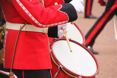 How To Hold Drum Sticks Matched And Traditional Grip For Beginners