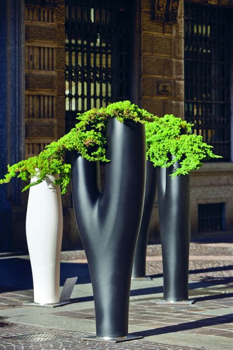 Vaso Da Giardino In Polietilene MISSED TREE By Serralunga Design Jean