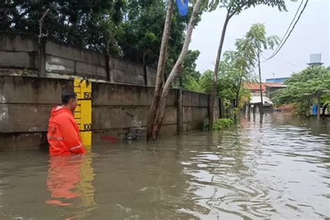 Ketinggian Air Mencapai Cm Di Pegangsaan Dua Dan Tugu Utara Berikut