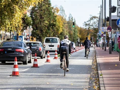 Hamburg Pop up Radwege auf der Reeperbahn ADFC übergibt Petition