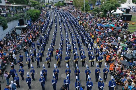 Invitan A Los Salvadore Os Al Desfile De A O Nuevo El Metropolitano