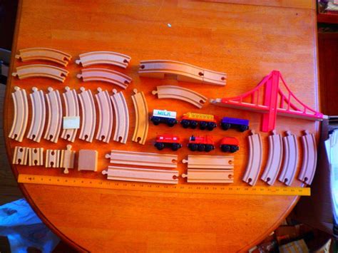 Thomas the tank engine wooden train set 6 engine cars bridge 17 other ...