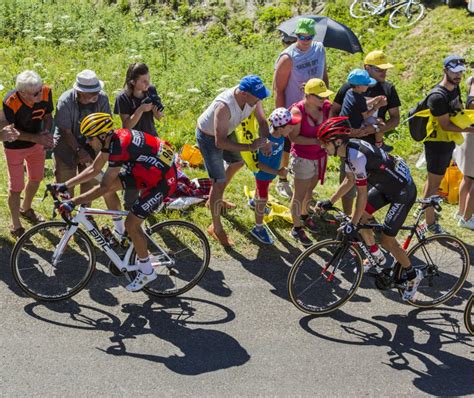 Twee Fietsers Op Grote Colombier Ronde Van Frankrijk