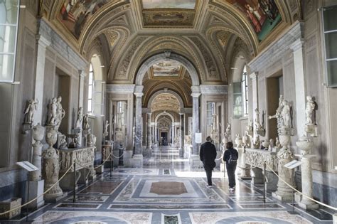 Il Louvre Di Parigi E I Musei Vaticani Di Roma Sono I Pi Visitati Al