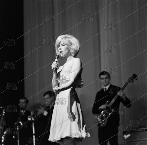 Sylvie Vartan née en 1944 chanteuse française en