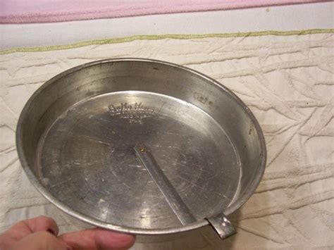 Bake King Cake Pan Vintage Aluminum Round Pan With Lever For