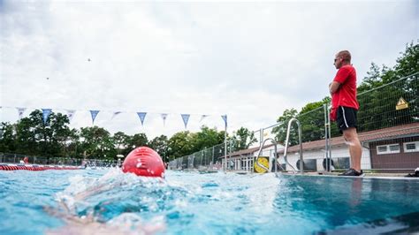 Wiesbaden Und Darmstadt K Nstliche Intelligenz Soll Im Schwimmbad