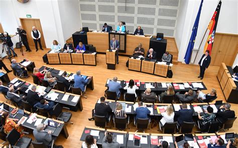 Saarland Hitzige Debatte Im Landtag Um Hochdotierte Stelle In