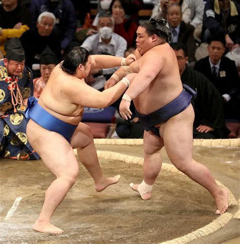 ＜大相撲九州場所・2日目＞大の里が押し出しで大翔鵬を破る（撮影・中村 達也） ― スポニチ Sponichi Annex スポーツ