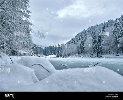 Riessersee in winter Fotos und Bildmaterial in hoher Auflösung Alamy