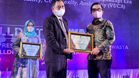 Stie Amkop Makassar Borong 3 Penghargaan Lldikti Ix Awards 2021 Tribun