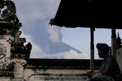 Thousands Stranded As Bali Volcano Alert Raised To Highest Level