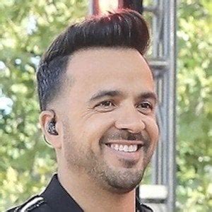 Luis Fonsi - Age, Family, Bio | Famous Birthdays