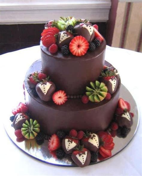 Torta De Chocolate Con Smokings De Frutas Para Hombres Ideas Deco Tortas Strawberry Wedding