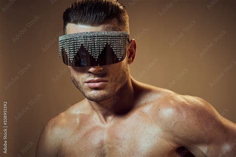 Bodybuilder Man With Elegant Muscular Body Elegant Style Glasses Studio