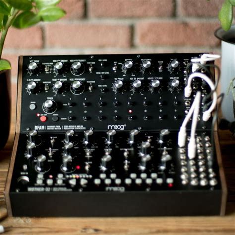 Moog Presents DFAM Synthesizer | Beatit.tv