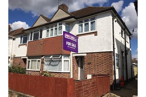 2 Bedroom Ground Floor Flat For Sale In Harlington Road West Feltham