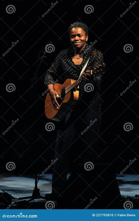 Concierto En Vivo De Tracy Chapman En El Teatro Arcimboldi Imagen