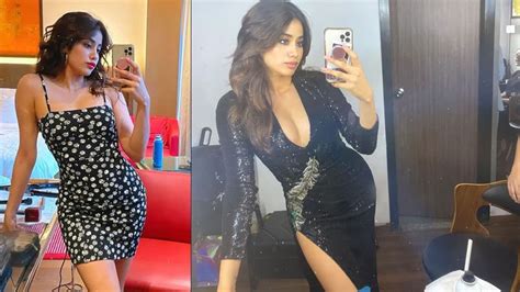 Bollywood Beauties And Their Love For Hot Mirror Selfies Janhvi Kapoor