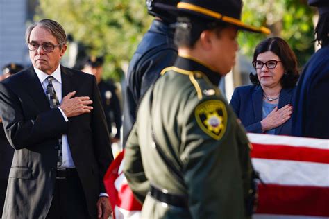 Dianne Feinstein Memorial: Powerful Photos from Days-Long S.F. Tribute