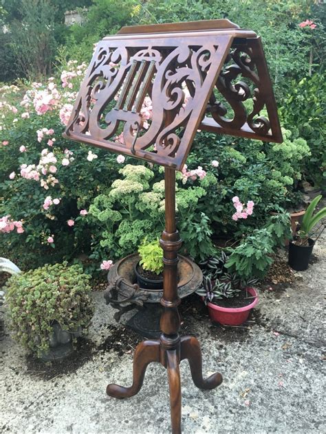 Proantic Lectern With Two Lecterns With Lyre Decor