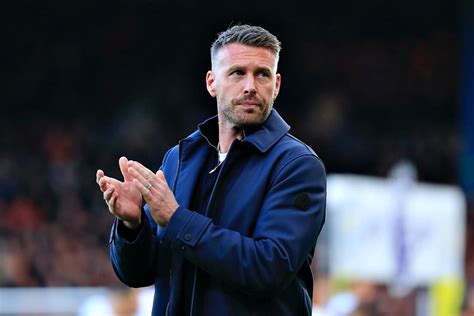 Luton boss urges his players to deal with rare favourites tag against ...