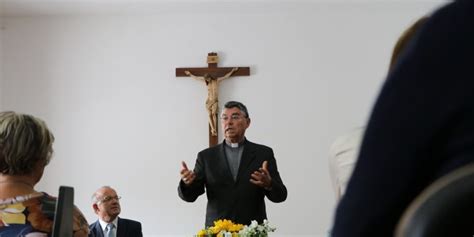 Bispo Diocesano Pede Laborat Rios De Paz E De Conc Rdia Para Mundo Em