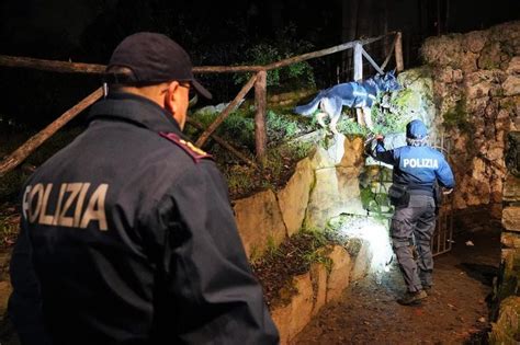 Firenze Alle Cascine Il Mercato Nero Dei Telefonini Rubati Un Arresto