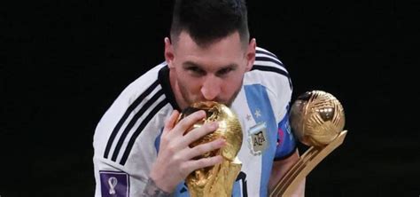 La Copa Le Hablaba Lionel Messi Por Fin Contó Por Qué Besó La Copa Del Mundo Antes De Que Se La