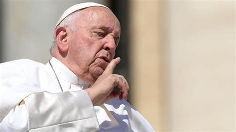 El Papa Operado Sin Complicaciones De Una Hernia Abdominal