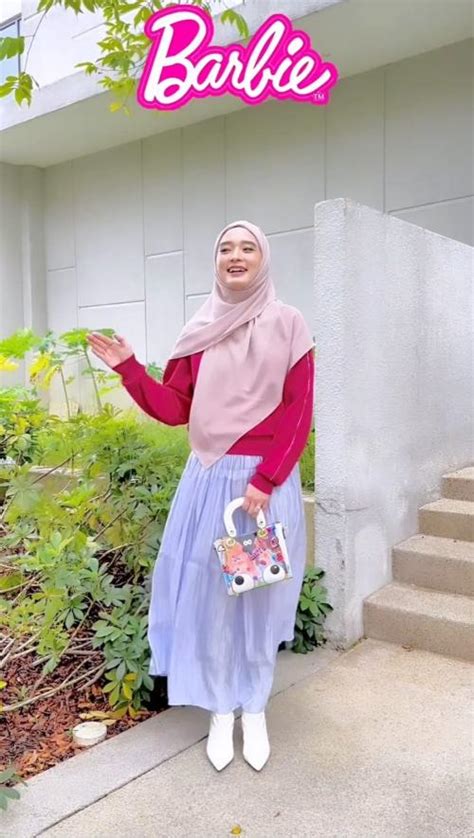 Gaya Hijab Serba Pink Ala Inara Rusli Cantik Ceria Banget Okezone Muslim