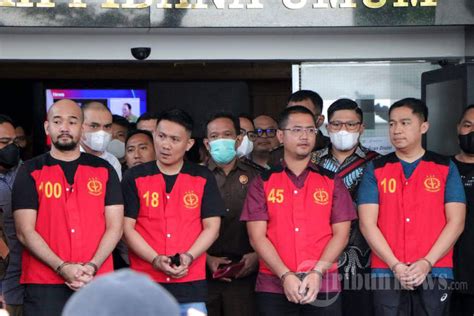 Pelimpahan Tersangka Kasus Pembunuhan Berencana Brigadir J Foto 22