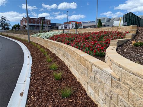 Freestone Rockface Garden Retaining Wall | Island Block & Paving