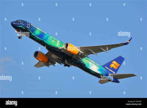 Icelandair Boeing 757-200WL TF-FIU in Hekla Aurora livery taking off at ...