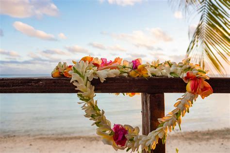 Tropical Wedding Flowers That Transport You to Paradise Columbus ...