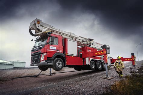 F Wft Fire Engine Range For Hazardous Fires Bronto Skylift