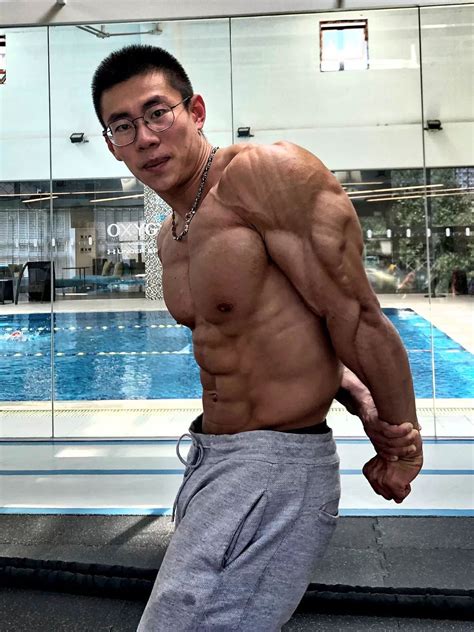 王天培21岁大学生肌肉炸裂健身2年斩获传统健美全场冠军 MUSCLEFITNESS杂志 凤凰网