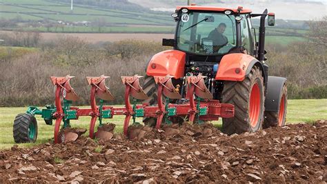 First Drive Kubotas Biggest Ever Tractor The M7171 Farmers Weekly