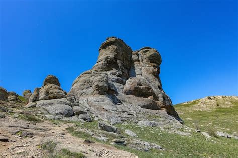 Montanhas Altas De Pedra Calc Ria Antigas De Forma Arredondada Na