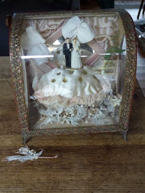 ANCIEN GLOBE DE mariée XIXème verre et bois couple de mariés