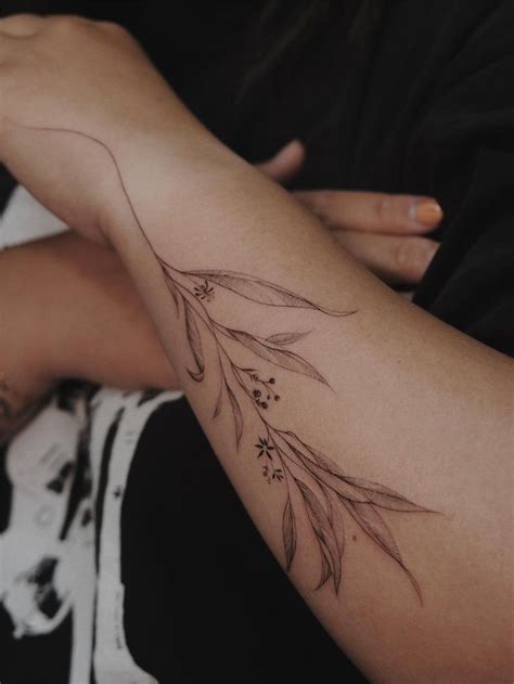 Delicate Fine Line Tattoos For Minimalist Women