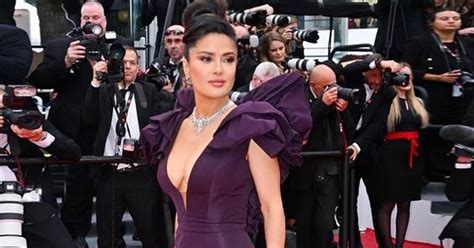 Salma Hayek Presume Su Figura De Diosa En Ba Ador Pura Belleza Hecha