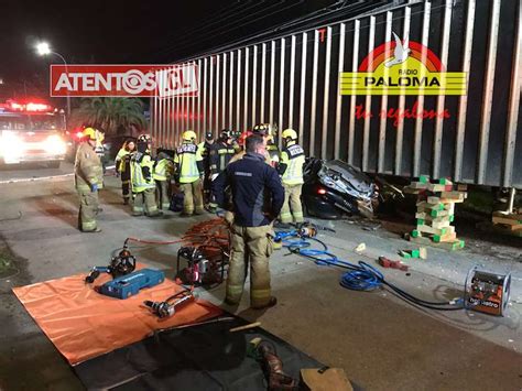 Fatal accidente en Talca Un auto terminó debajo del acoplado de un