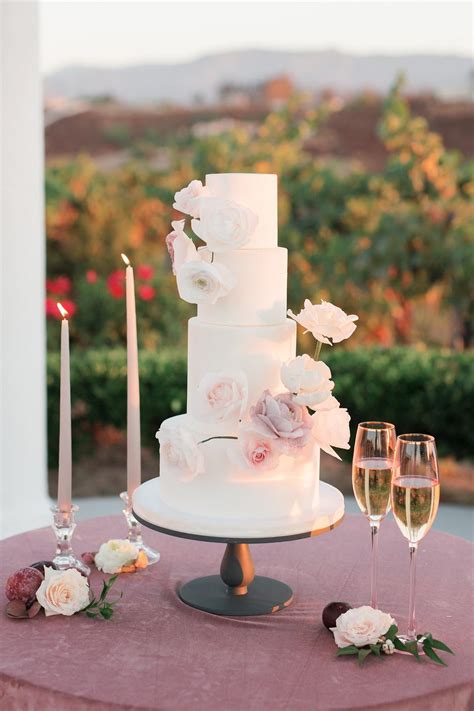 20 Elegant Wedding Cakes That Will Always Be In Style