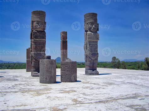 Famous Tula pyramids and statues in Mexico 6907540 Stock Photo at Vecteezy